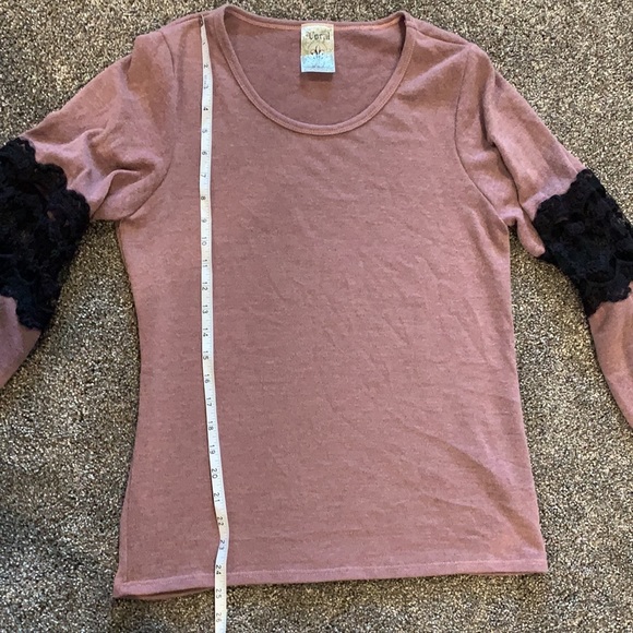 Mauve color shirt with lace sleeve - Picture 5 of 7